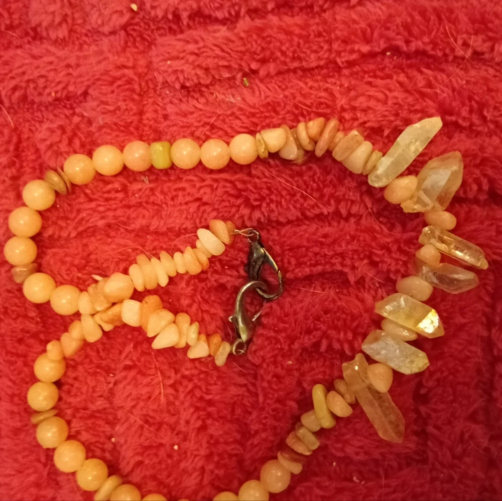 Elegant Green and Yellow Beaded Necklace - Picture 5 of 16